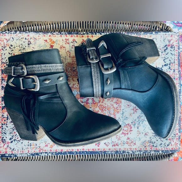 Jellypop Shoes - Moto cowgirl belted ankle boots